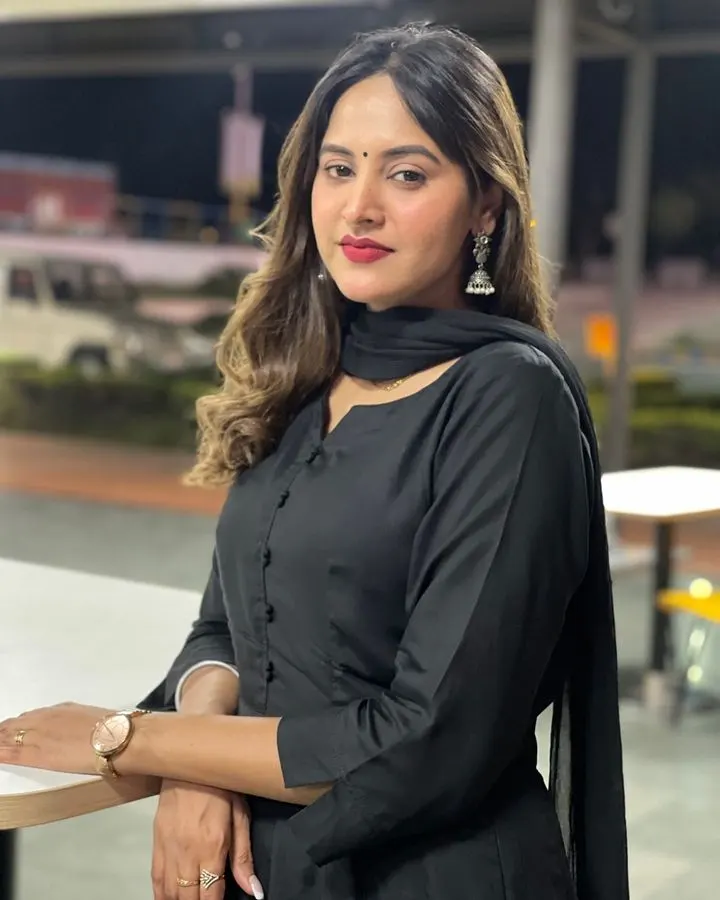 Baani Sandhu: A Comprehensive Biography – Wiki, Contact Details, Photos, Videos, Career Highlights, and Social Media Insights of the Punjabi Sensation