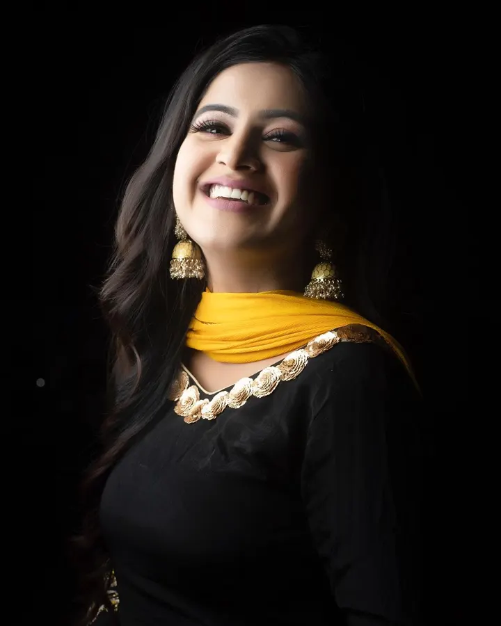 Unveiling Baani Sandhu: From Career Triumphs to Personal Details – Phone Number, Email ID, Social Media Presence, and the Journey of a Renowned Punjabi Singer