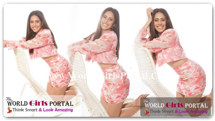 Nushrratt Bharuccha flaunt killer waistline in pink co-ords And Mini Skirt Christmas Fashion Has Got Us All Nushrratt Bharuccha flaunt killer waistline in pink co-ords And Mini Skirt Christmas Fashion Has Got Us All