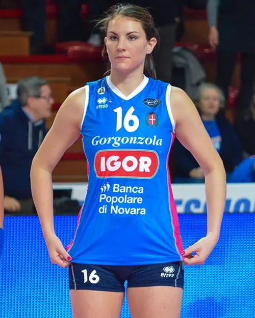 Kelly Murphy spiking the ball during a match